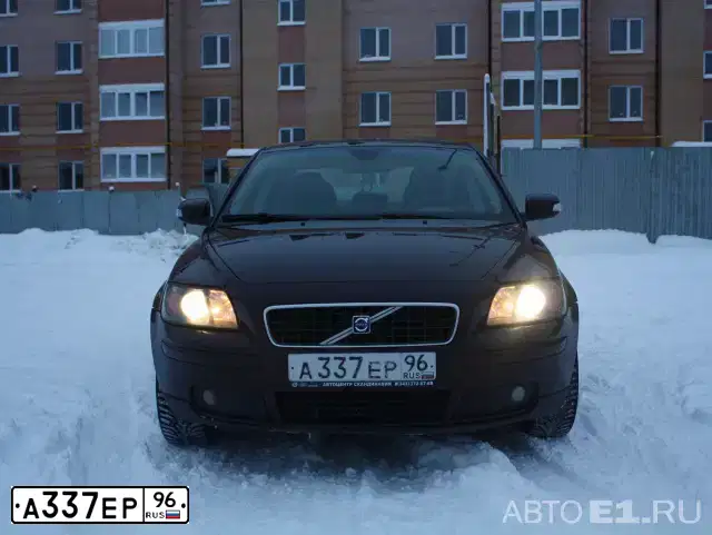 Фото автомобиля VOLVO S40, 2007 — госномер А337ЕР96. Цвет: ТЕМНО-КРАСНЫЙ