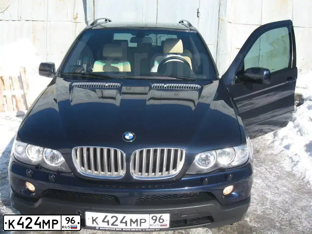 Фото автомобиля BMW X5, 2005 — госномер К424МР96. Цвет: СИНИЙ