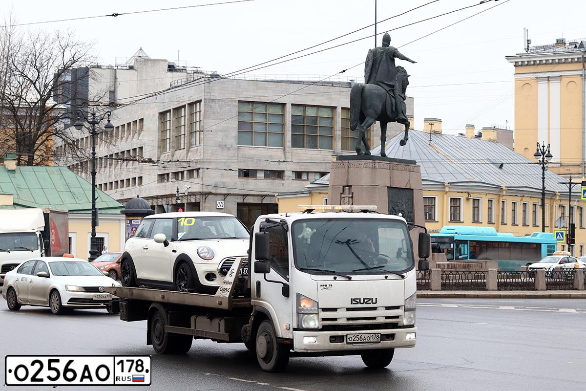 Фото автомобиля HYUNDAI HD-SERIE, 2007 — госномер О256АО178. Цвет: Белый