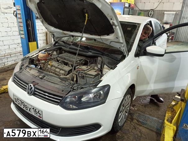 Фото автомобиля VOLKSWAGEN POLO, 2014 — госномер А579ВХ164. Цвет: БЕЛЫЙ