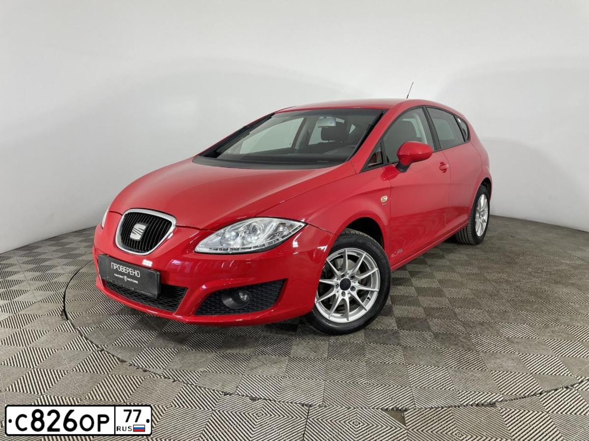 Фото автомобиля SEAT LEON, 2012 — госномер С826ОР77. Цвет: КРАСНЫЙ
