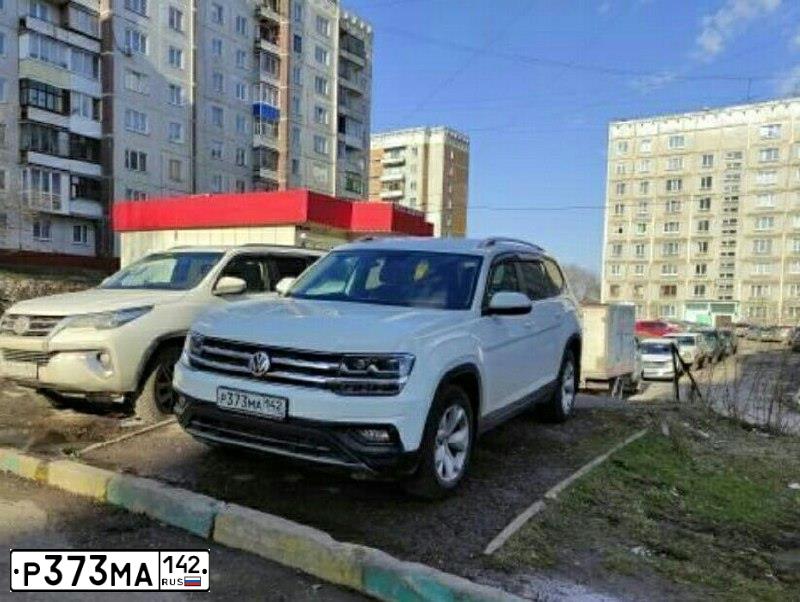 Фото автомобиля VOLKSWAGEN TERAMONT, 2019 — госномер Р373МА142. Цвет: БЕЛЫЙ