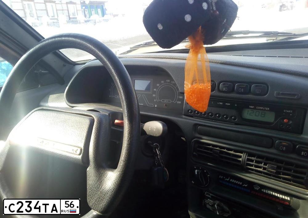 Фото автомобиля LADA 2114 SAMARA, 2004 — госномер М563НВ73. Цвет: МОЛОЧНО БЕЛЫЙ СЕРЕБР