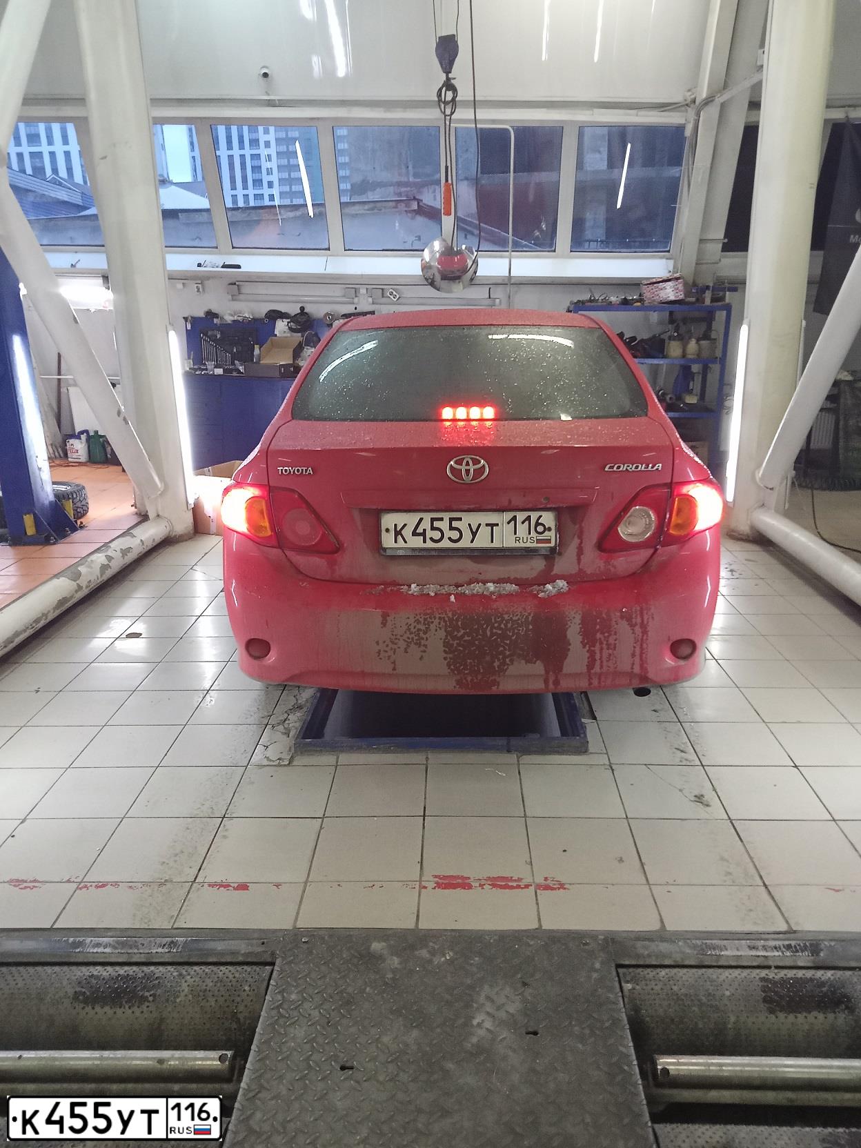 Фото автомобиля TOYOTA COROLLA, 2008 — госномер К445УТ116. Цвет: Красный