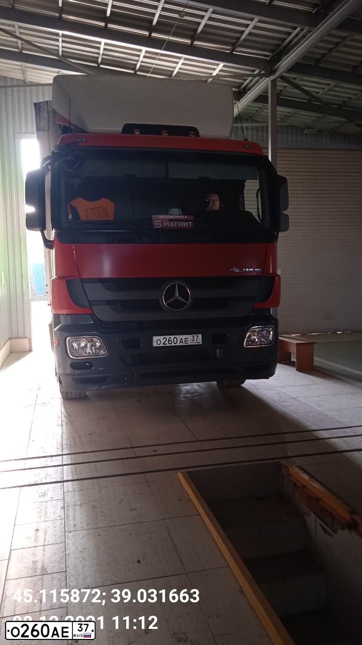 Фото автомобиля MERCEDES ACTROS, 2012 — госномер О260АЕ37. Цвет: Красный