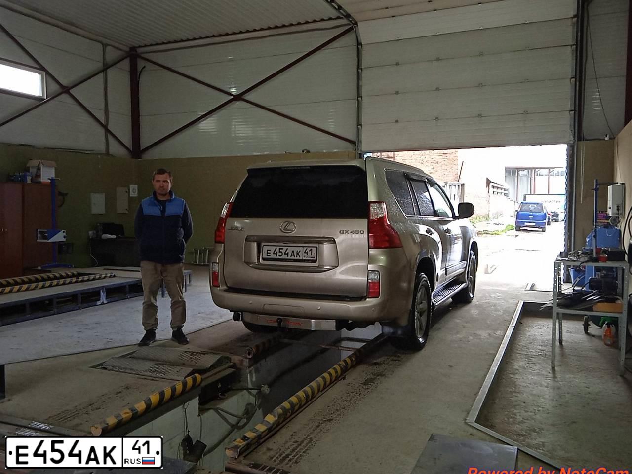 Фото автомобиля LEXUS GX, 2010 — госномер Р169НН154. Цвет: БЕЖЕВЫЙ