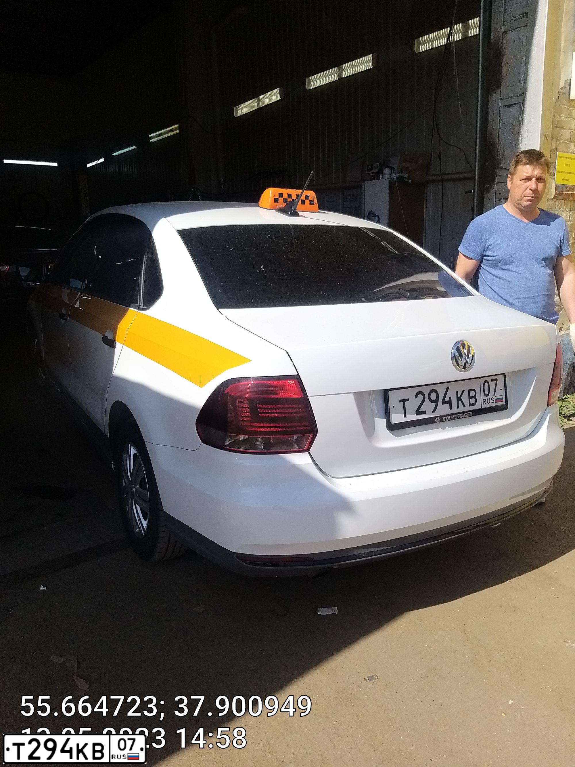 Фото автомобиля VOLKSWAGEN POLO, 2017 — госномер Т294КВ07. Цвет: БЕЛЫЙ-ЖЕЛТЫЙ-СЕРЫЙ