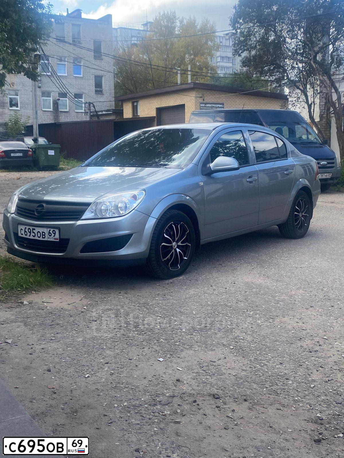 Фото автомобиля OPEL ASTRA, 2010 — госномер С695ОВ69. Цвет: СЕРЫЙ