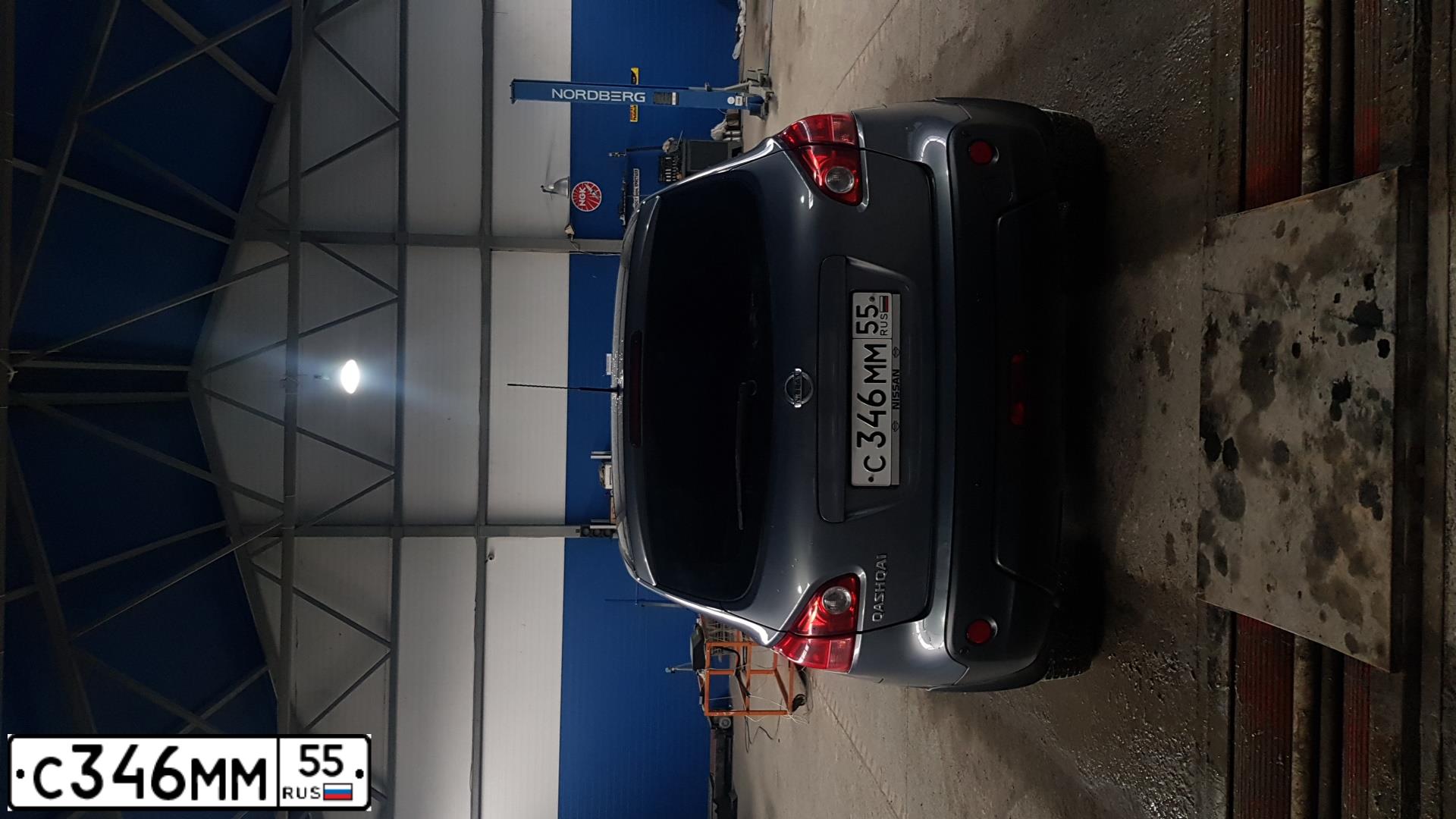 Фото автомобиля NISSAN QASHQAI, 2007 — госномер С346ММ55. Цвет: СЕРЫЙ