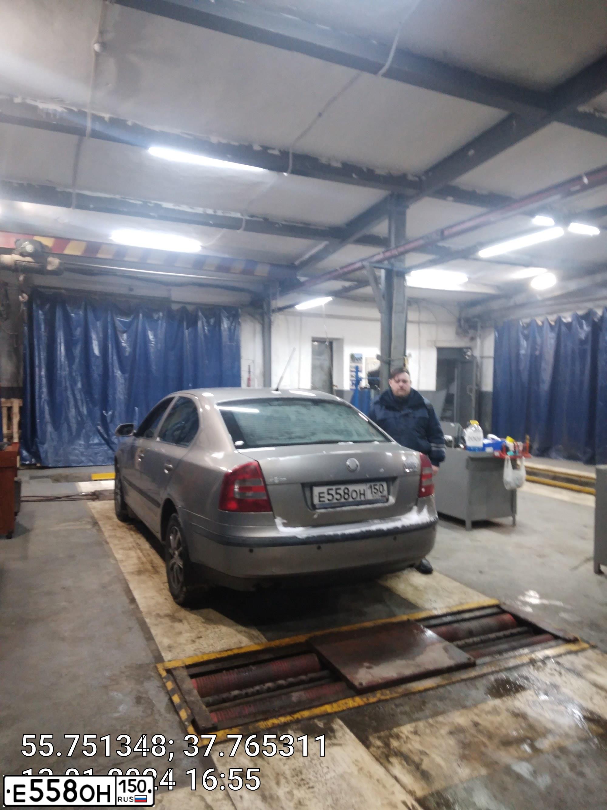 Фото автомобиля SKODA OCTAVIA, 2007 — госномер Х705АУ550. Цвет: СЕРЫЙ