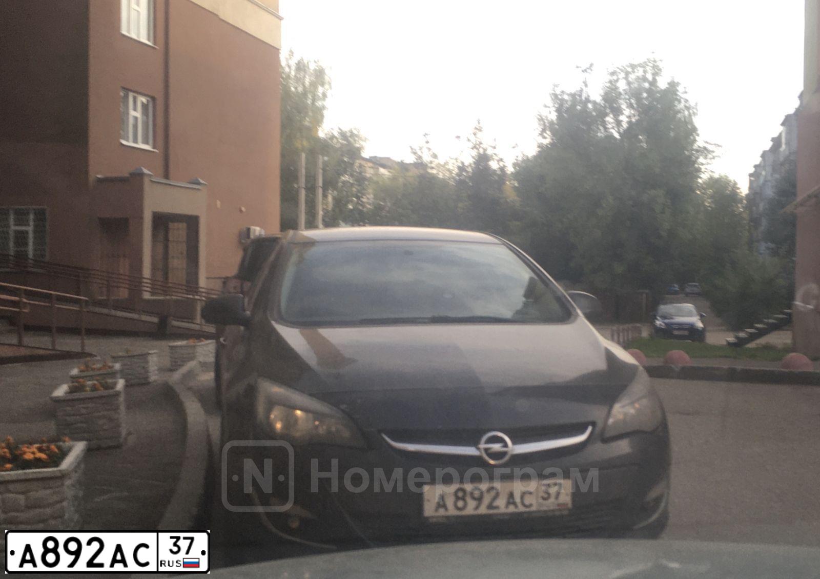 Фото автомобиля OPEL ASTRA, 2012 — госномер О667ХС44. Цвет: ЧЕРНЫЙ