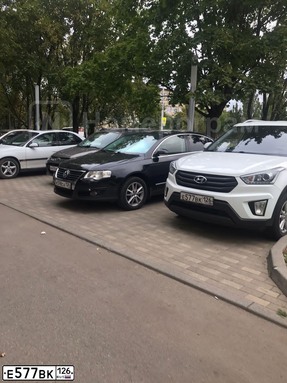 Фото автомобиля HYUNDAI CRETA, 2018 — госномер Е577ВК126. Цвет: Белый