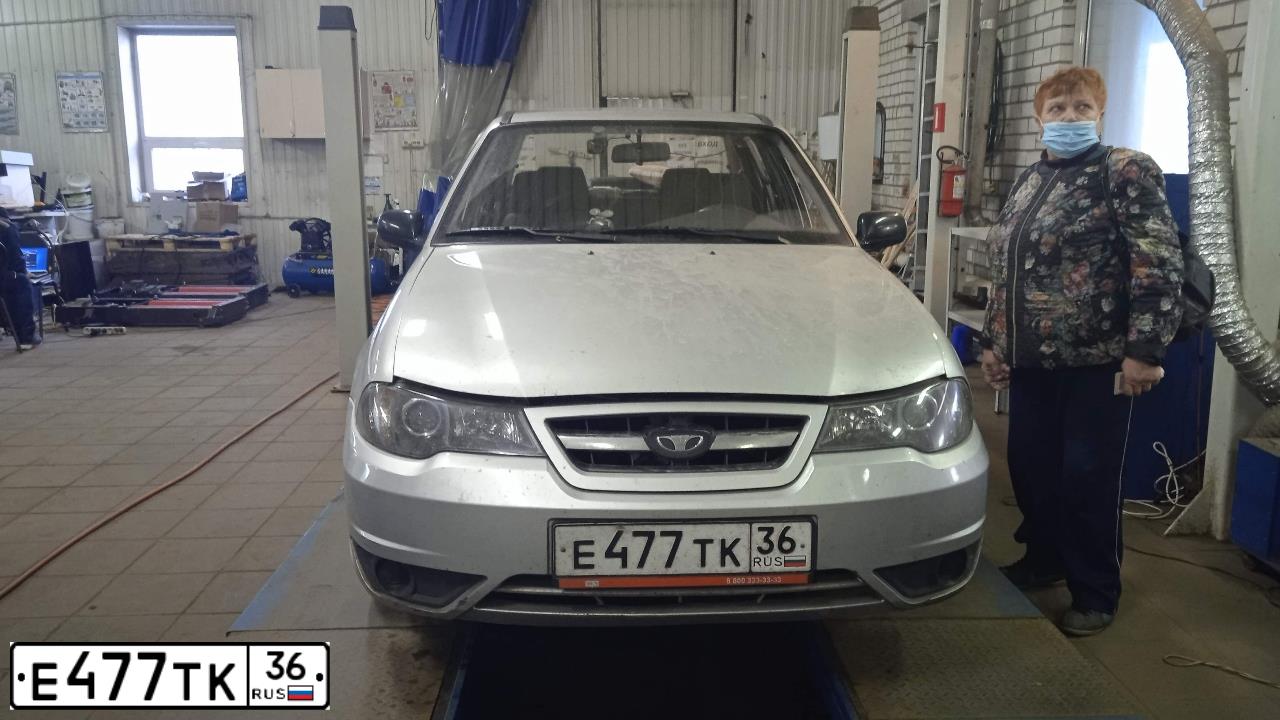 Фото автомобиля DAEWOO NEXIA, 2010 — госномер Е477ТК36. Цвет: СЕРЕБРИСТЫЙ