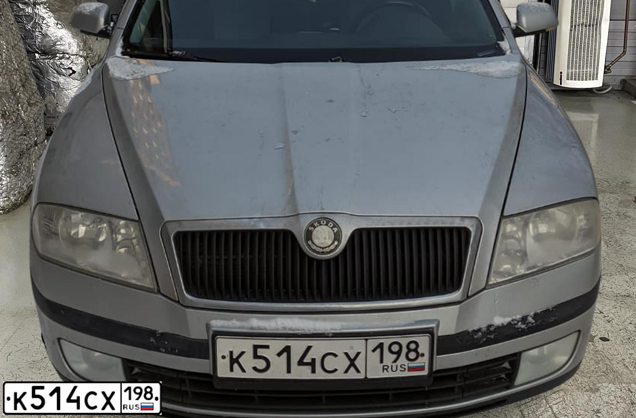 Фото автомобиля SKODA OCTAVIA, 2008 — госномер Р333ЕА47. Цвет: Серебристый