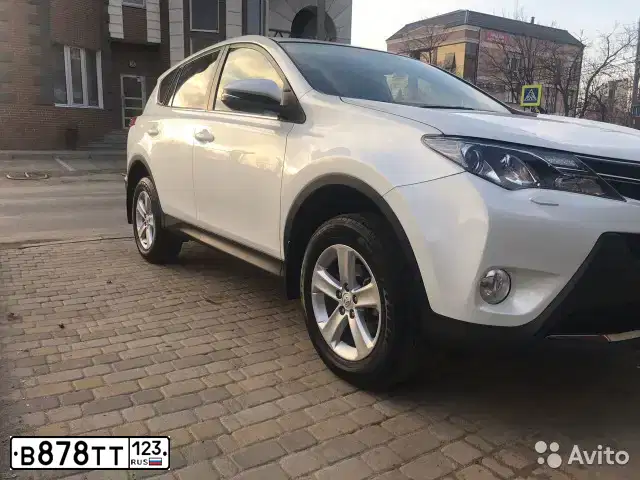 Фото автомобиля TOYOTA RAV4, 2014 — госномер М381ОУ123. Цвет: Белый