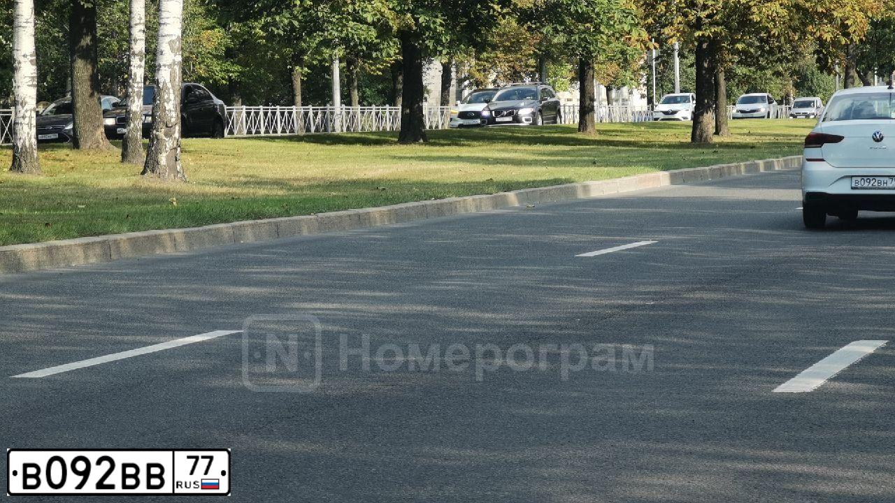 Фото автомобиля IVECO STRALIS, 2010 — госномер В092ВВ77. Цвет: КРАСНЫЙ