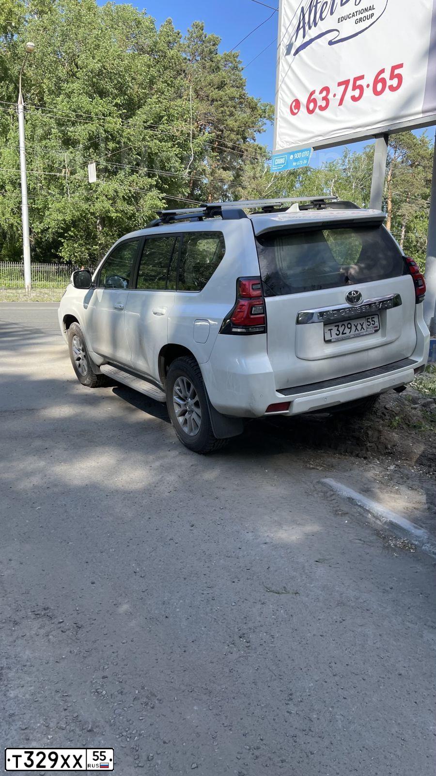 Фото автомобиля TOYOTA LAND CRUISER 150, 2017 — госномер Х038КС55. Цвет: Белый