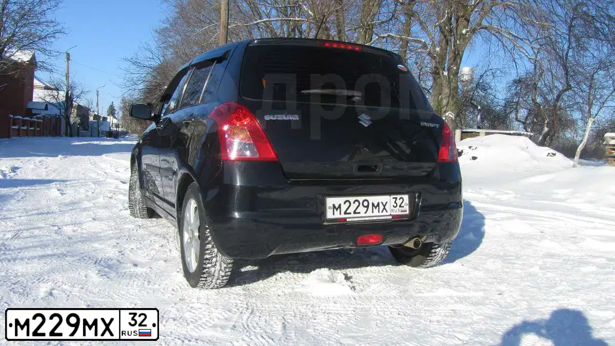 Фото автомобиля SUZUKI SWIFT, 2008 — госномер М229МХ32. Цвет: ЧЕРНЫЙ