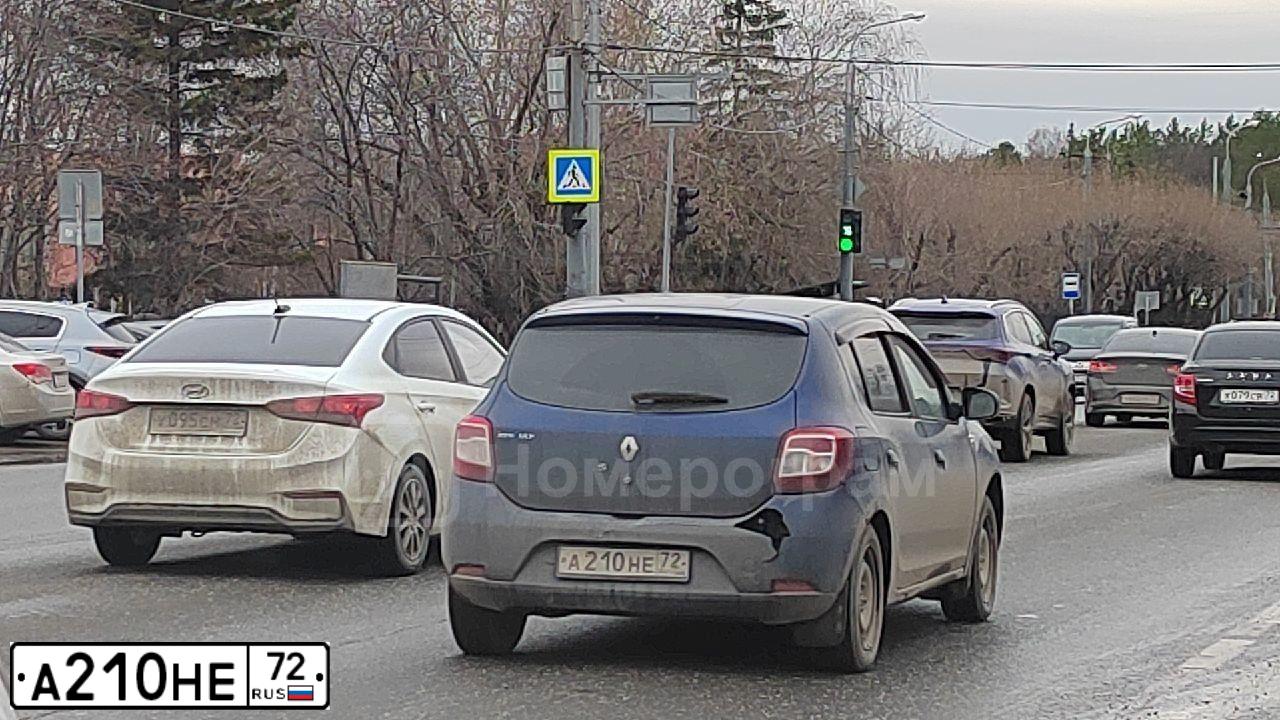 Фото автомобиля RENAULT SANDERO, 2015 — госномер А210НЕ72. Цвет: СИНИЙ