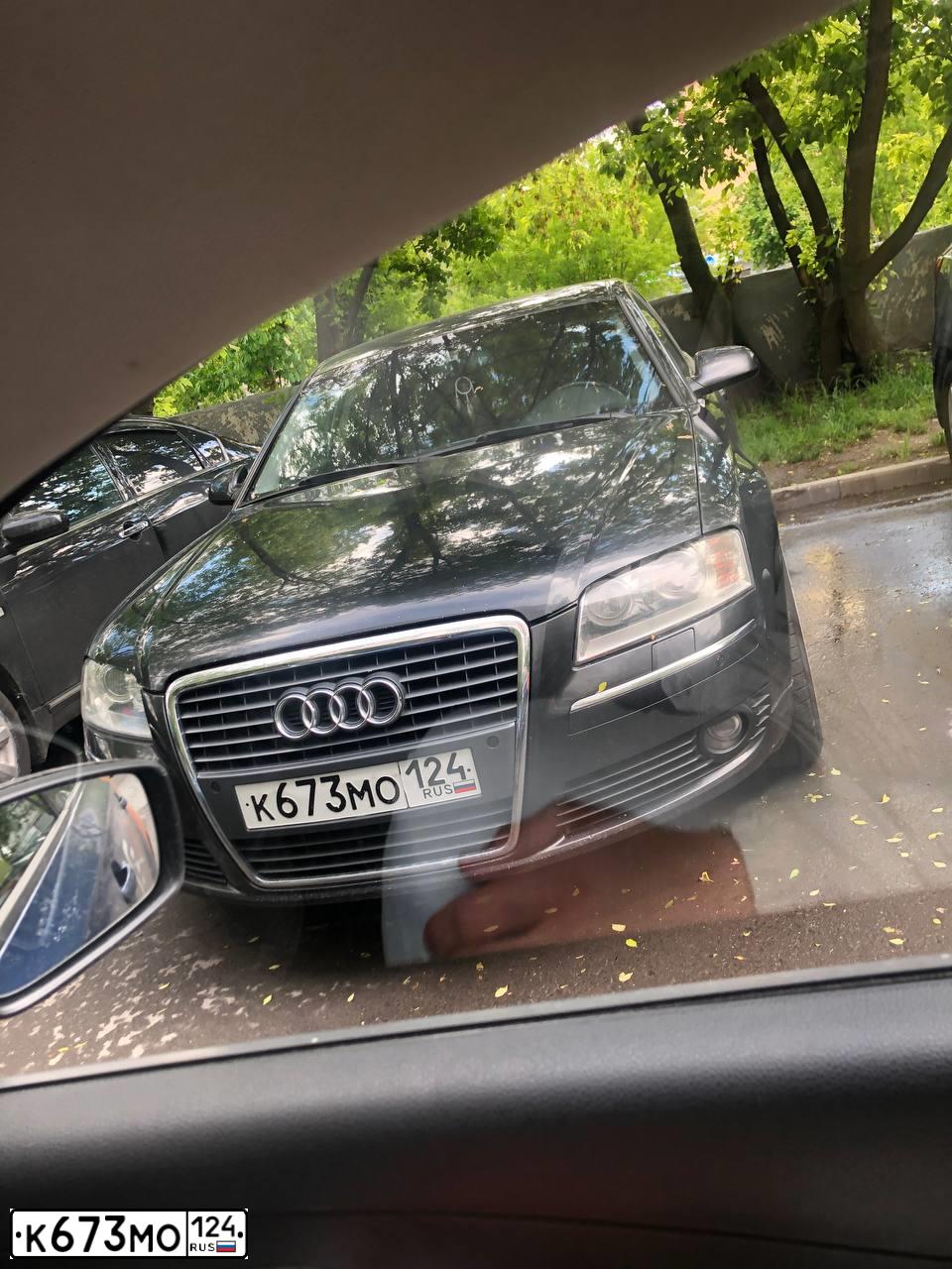 Фото автомобиля AUDI A8, 2003 — госномер К673МО124. Цвет: ЧЕРНЫЙ
