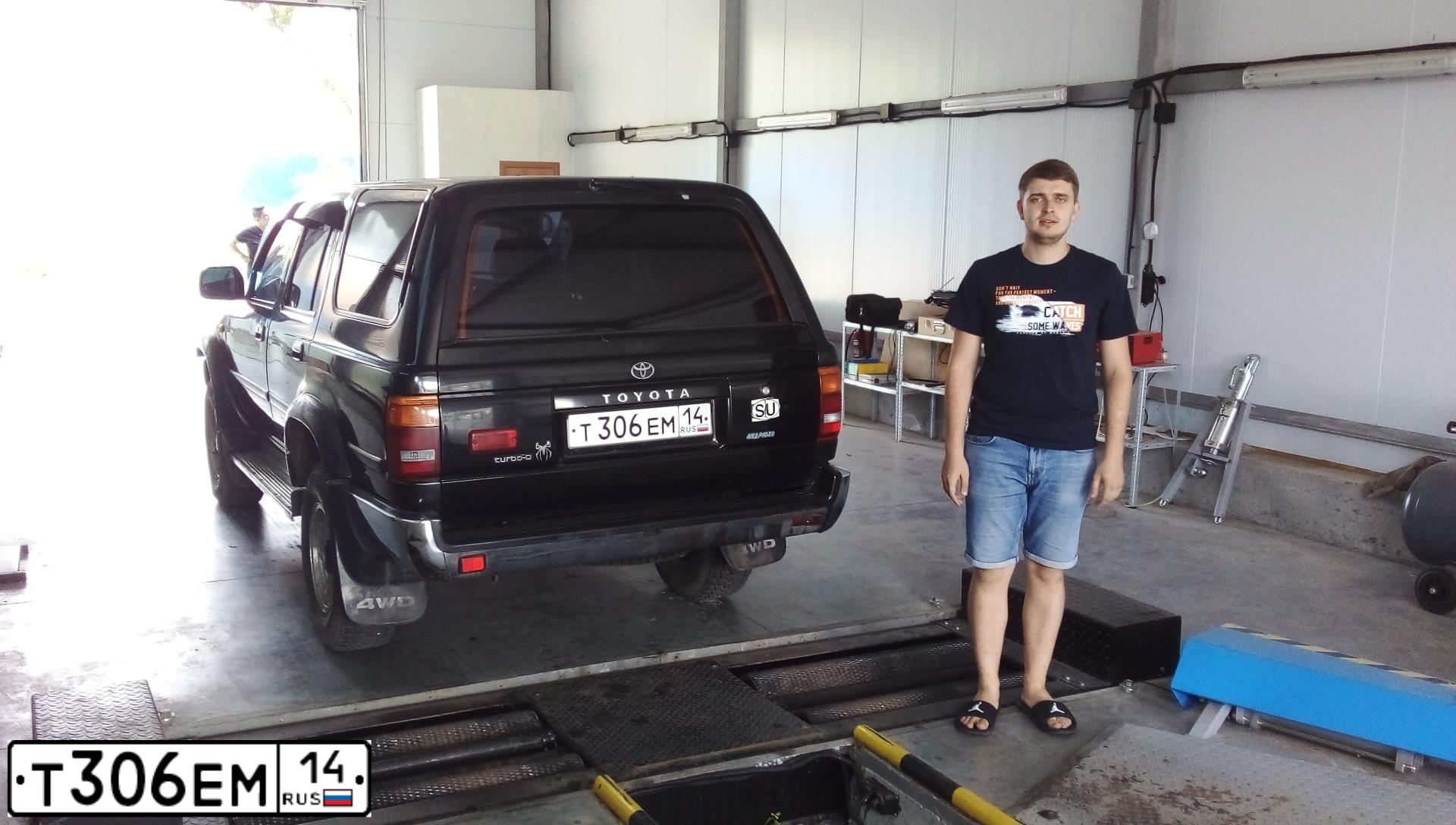 Фото автомобиля TOYOTA LANDCRUISER, 1994 — госномер Т306ЕМ14. Цвет: ТЕМНО-СЕРЫЙ
