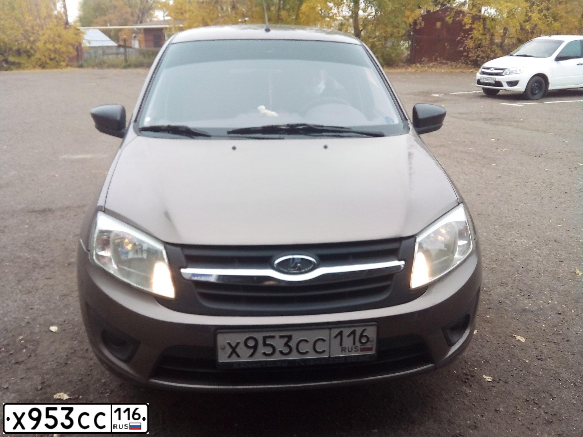 Фото автомобиля LADA 2190 GRANTA, 2016 — госномер Х953СС116. Цвет: Золотисто-коричневый