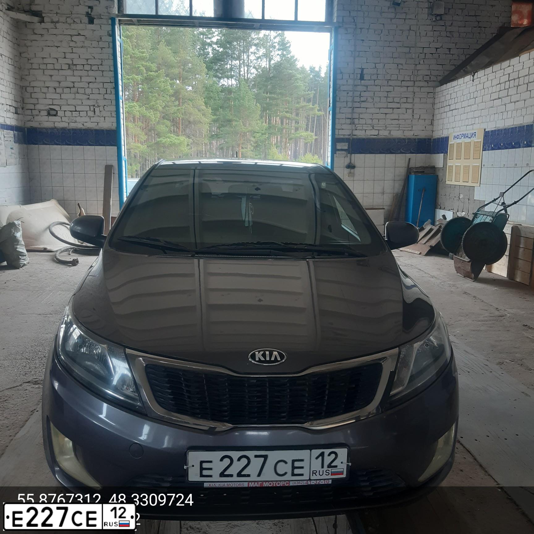 Фото автомобиля KIA RIO, 2014 — госномер Е227СЕ12. Цвет: СЕРЫЙ