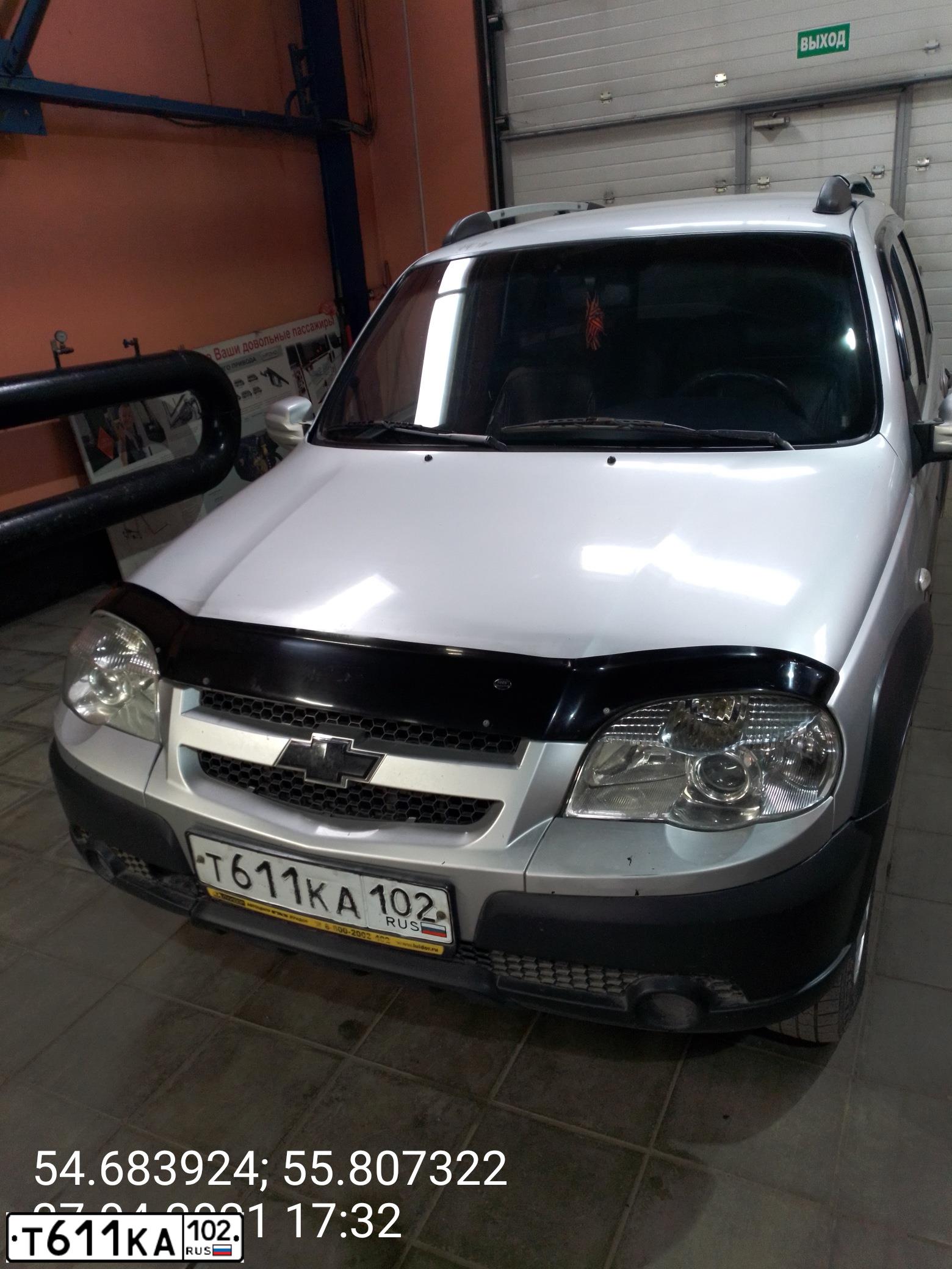 Фото автомобиля CHEVROLET NIVA, 2011 — госномер М234АА702. Цвет: Светло-Серебристый металлик