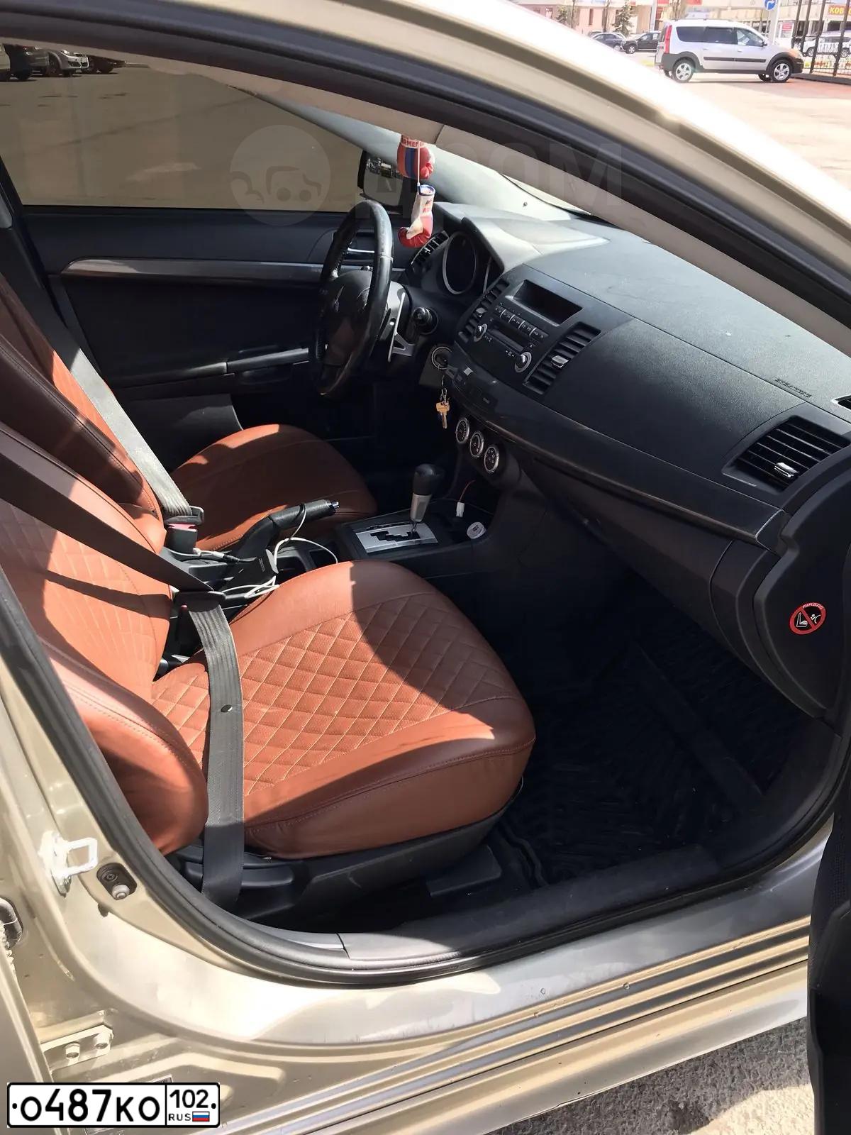 Фото автомобиля TOYOTA CAMRY, 2013 — госномер У299МХ716. Цвет: БЕЖЕВЫЙ МЕТАЛЛИК