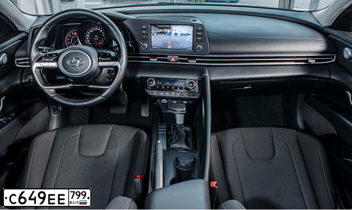 Фото автомобиля HYUNDAI ELANTRA, 2021 — госномер А095МТ252. Цвет: СЕРЫЙ
