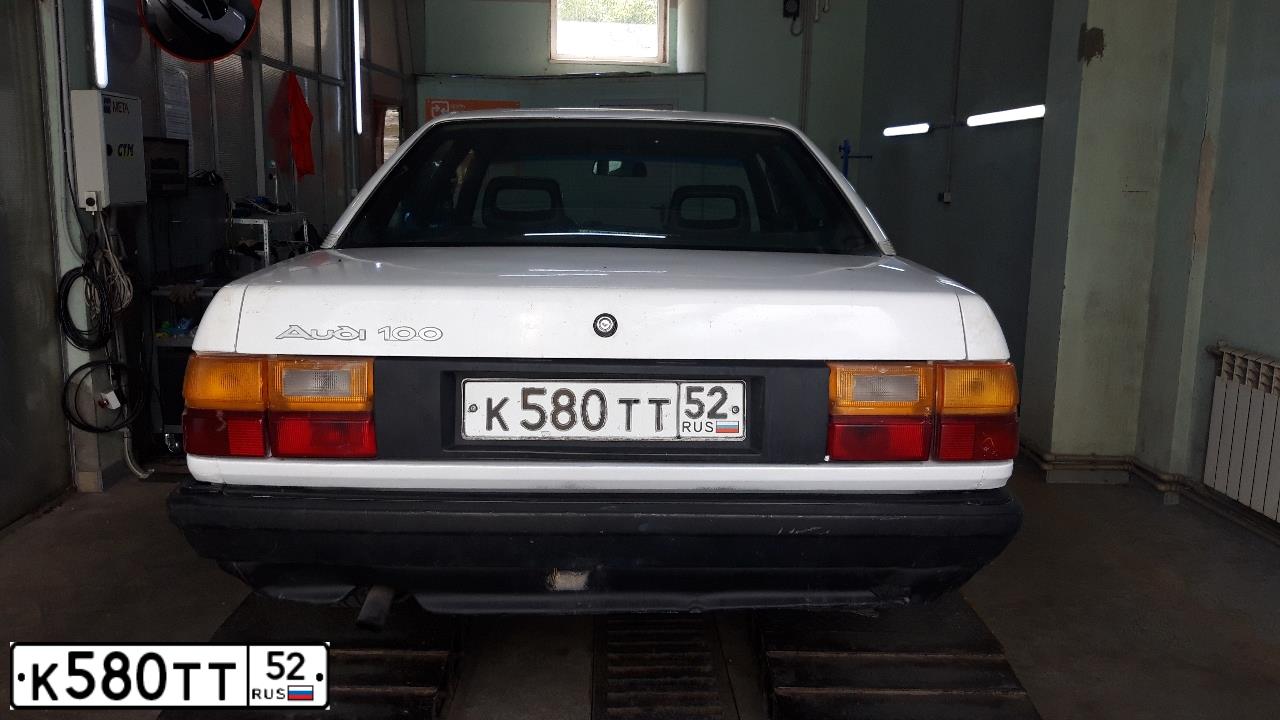 Фото автомобиля AUDI 100, 1986 — госномер К580ТТ52. Цвет: Белый