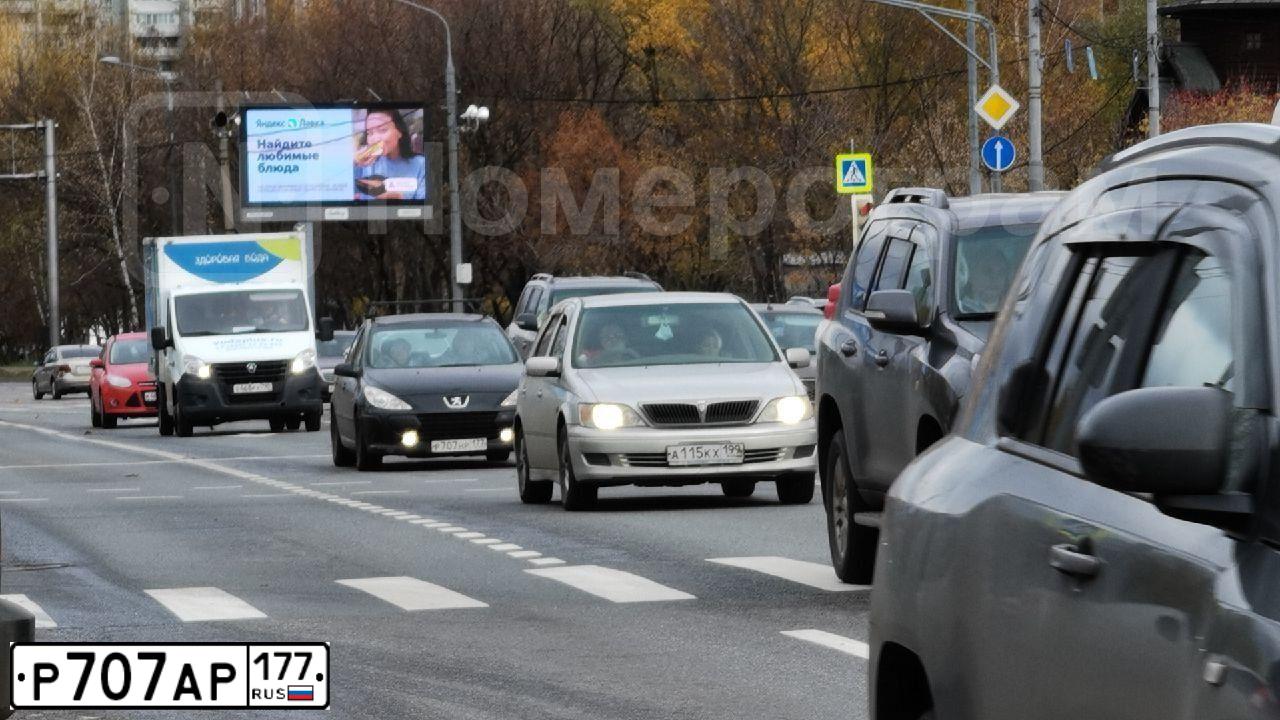 Фото автомобиля TOYOTA COROLLA, 1999 — госномер Е601АТ250. Цвет: БЕЛЫЙ СЕРЕБРИСТЫЙ