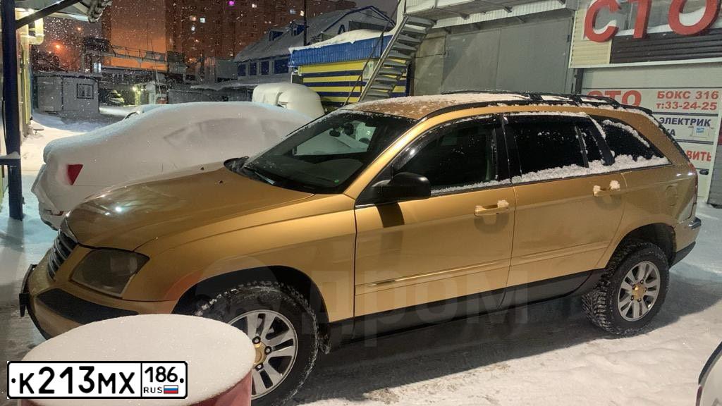 Фото автомобиля CHRYSLER PACIFICA, 2004 — госномер Р855ЕО186. Цвет: Серебристо золотой