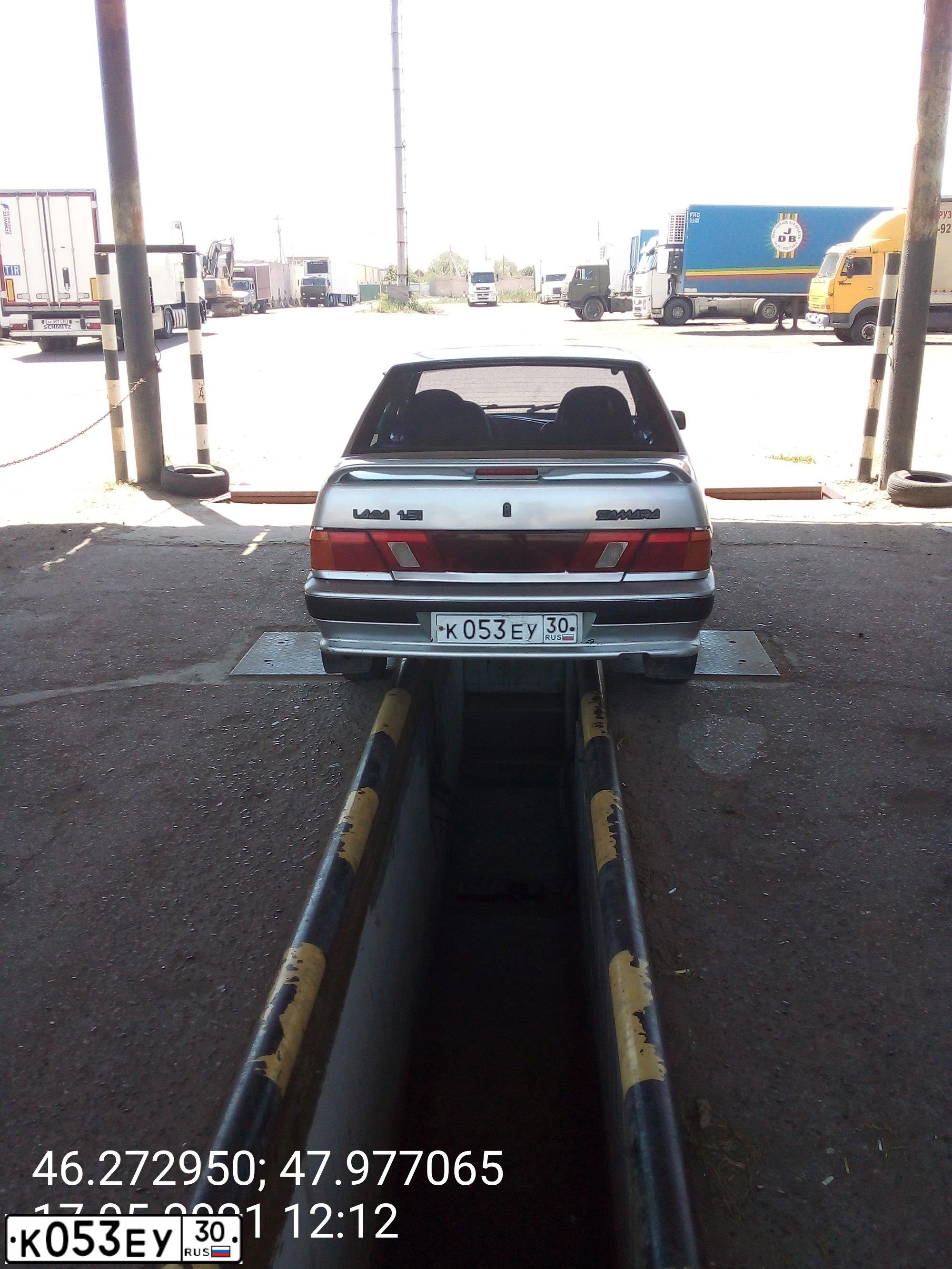 Фото автомобиля LADA 2115 SAMARA, 2004 — госномер Р988НЕ30. Цвет: Светло-Серебристый металлик