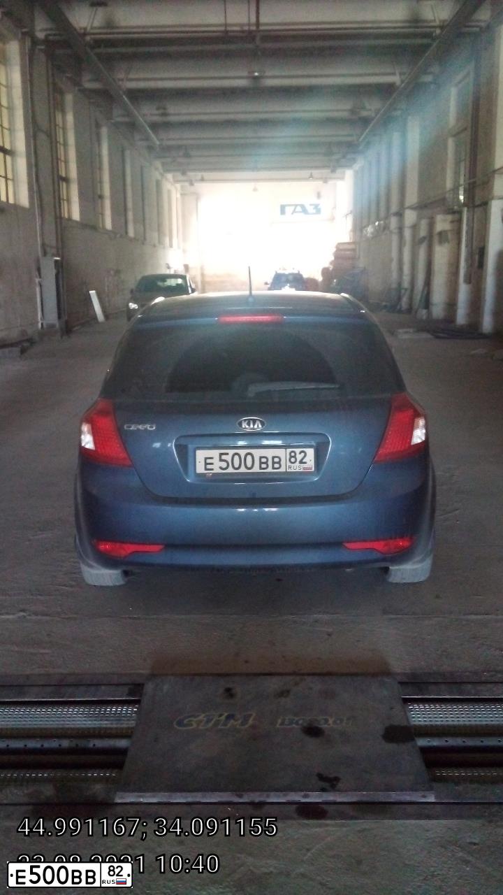 Фото автомобиля KIA CEE'D, 2011 — госномер Е500ВВ82. Цвет: синий