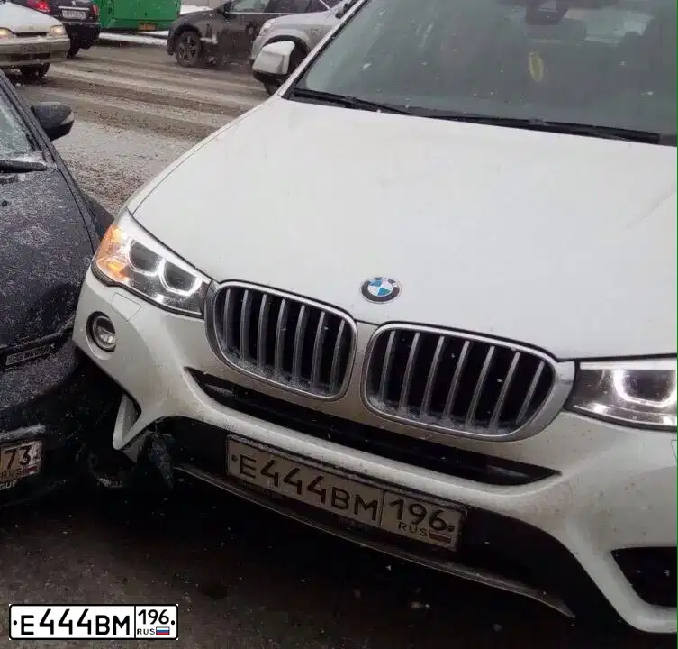 Фото автомобиля BMW X4, 2016 — госномер Е444ВМ196. Цвет: БЕЛЫЙ МЕТАЛЛИК