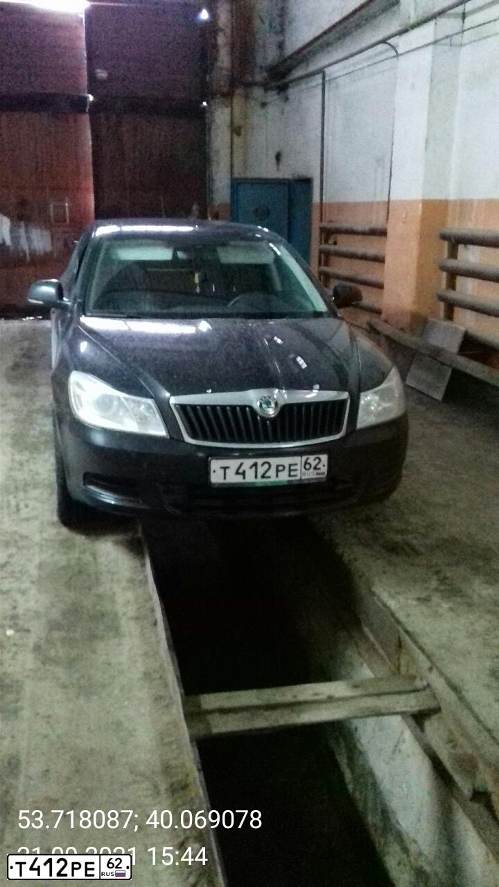 Фото автомобиля SKODA OCTAVIA, 2012 — госномер Т412РЕ62. Цвет: ЧЕРНЫЙ