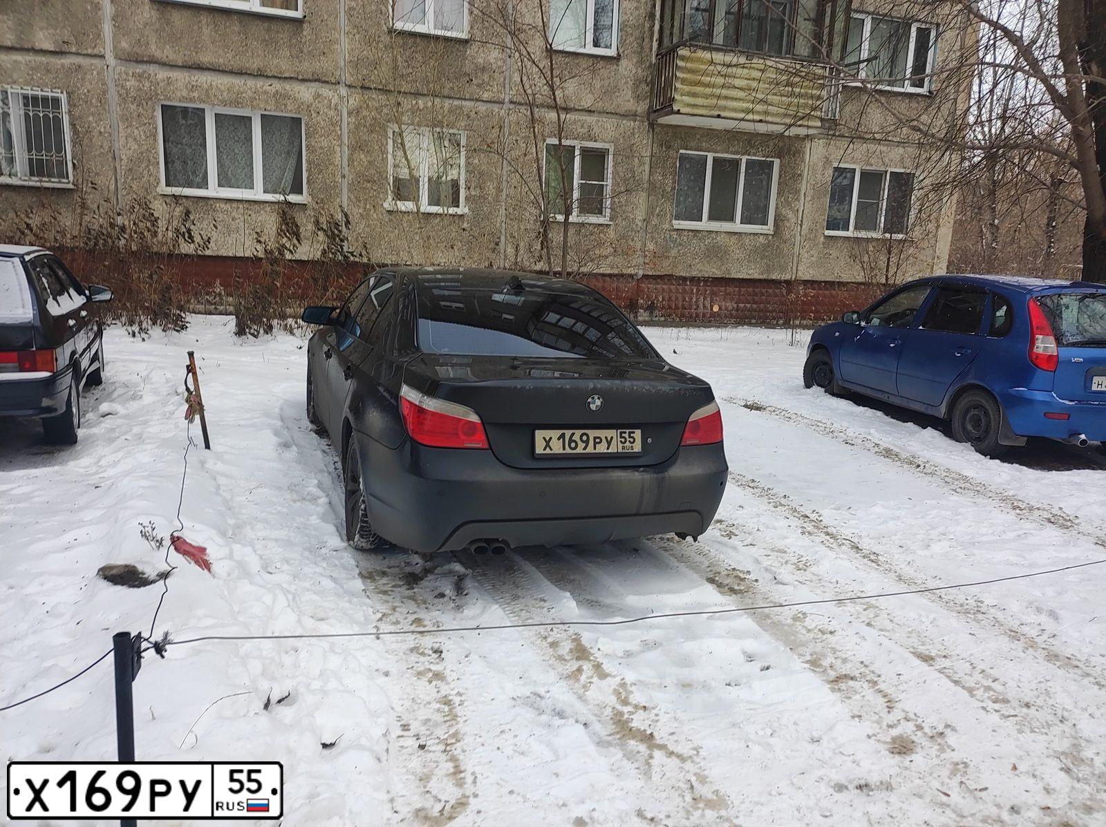 Фото автомобиля BMW SERIE 5, 2004 — госномер Х169РУ55. Цвет: ЧЕРНЫЙ