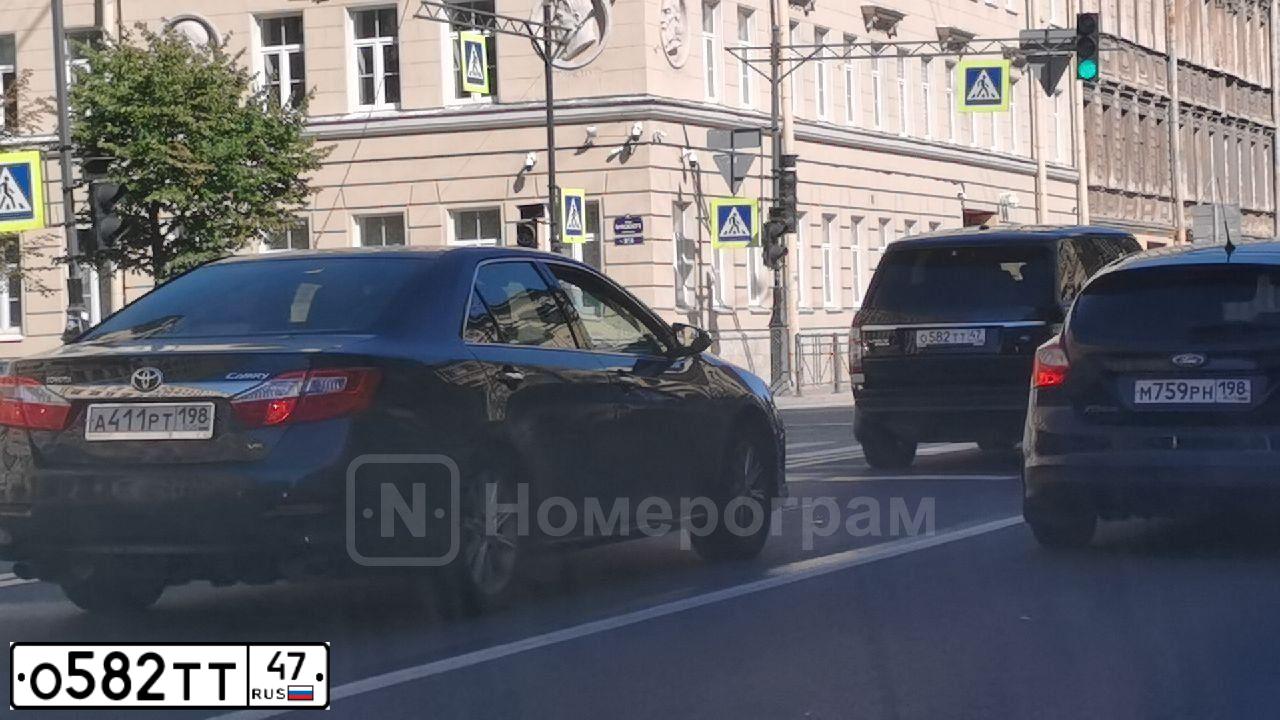 Фото автомобиля LANDROVER RANGE ROVER, 2011 — госномер Н559ХА159. Цвет: ТЕМНО-КОРИЧНЕВЫЙ
