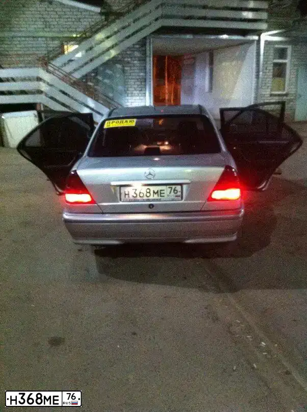 Фото автомобиля MERCEDES C-KLASSE, 1998 — госномер Н368МЕ76. Цвет: СВЕТЛО СЕРЫЙ