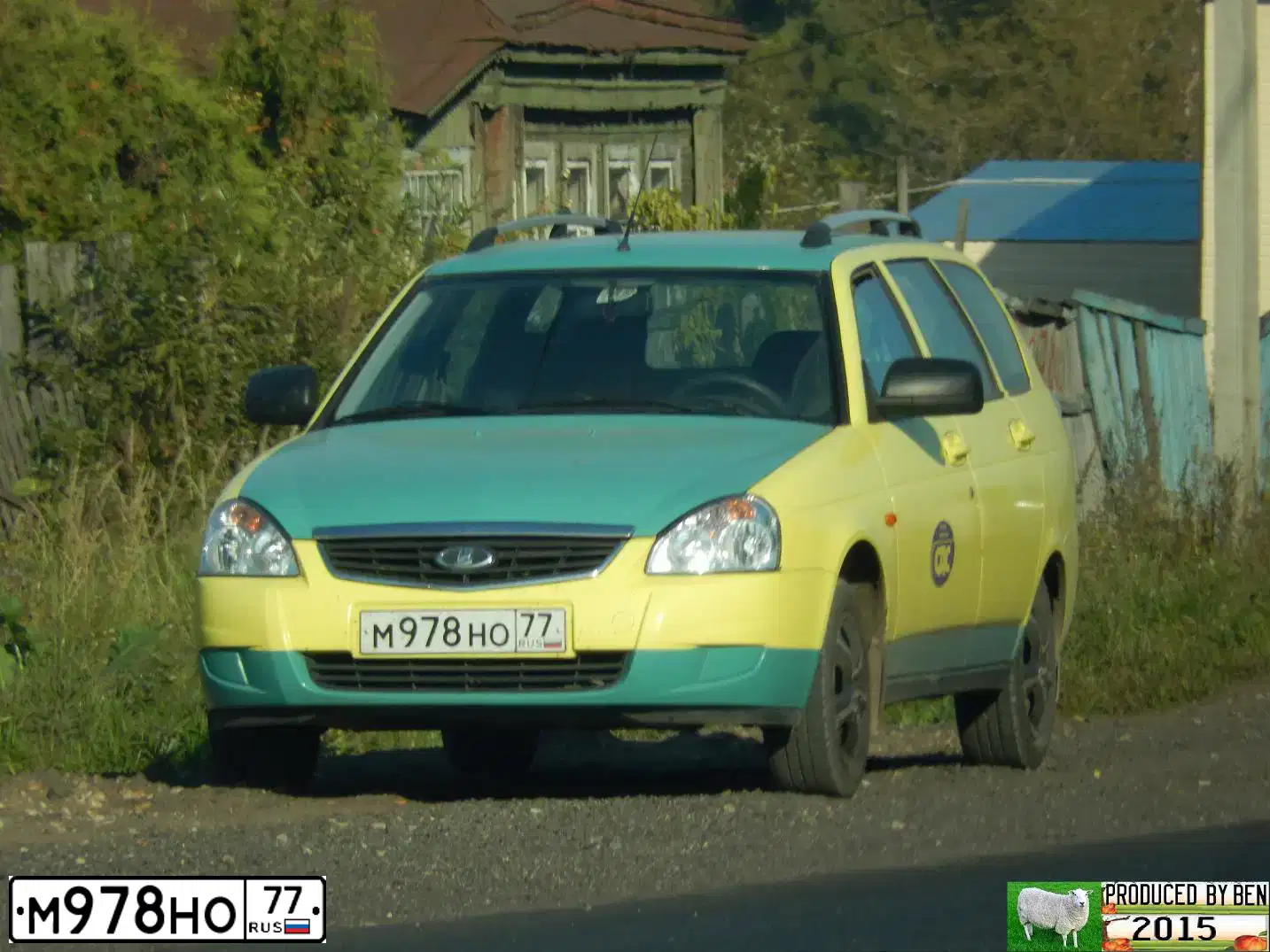 Фото автомобиля LADA 2171 PRIORA, 2012 — госномер М978НО77. Цвет: ЖЕЛТО-ЗЕЛЕНЫЙ