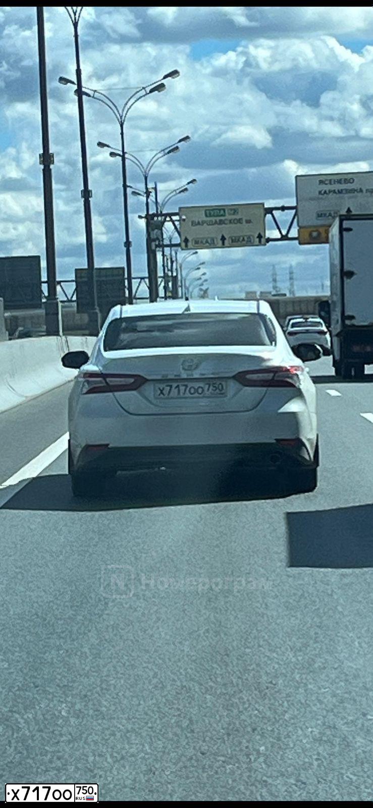 Фото автомобиля TOYOTA CAMRY, 2018 — госномер Х341СМ790. Цвет: ЧЕРНЫЙ МЕТАЛИК
