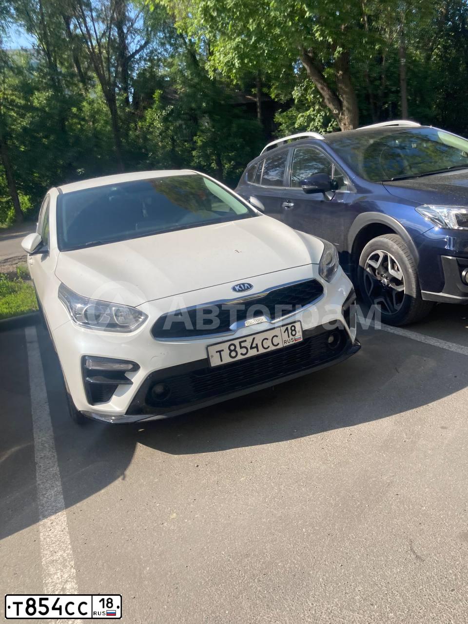 Фото автомобиля KIA CERATO, 2020 — госномер Т854СС18. Цвет: БЕЛЫЙ