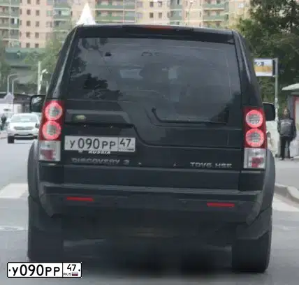 Фото автомобиля LANDROVER DISCOVERY, 2008 — госномер У090РР47. Цвет: ЧЕРНЫЙ