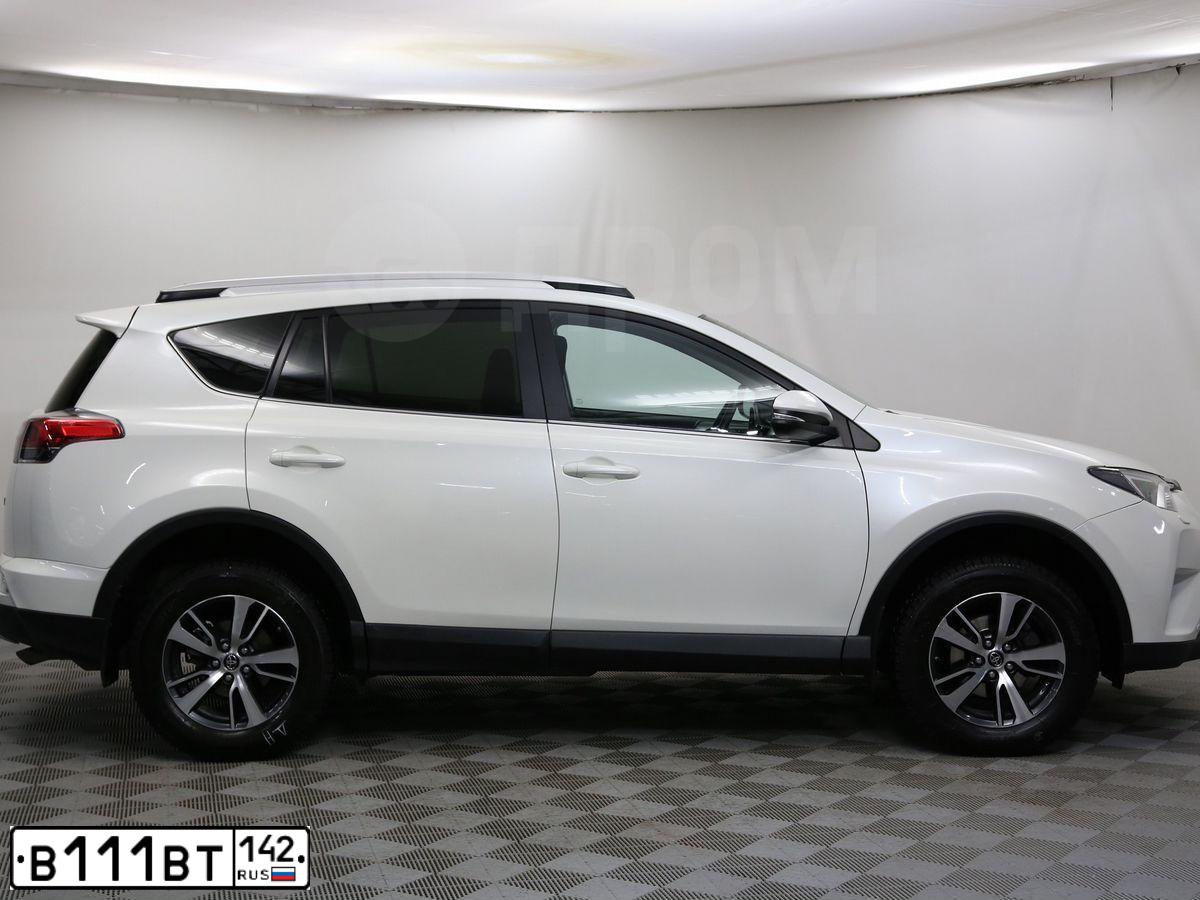 Фото автомобиля TOYOTA RAV4, 2017 — госномер О618ТК29. Цвет: БЕЛЫЙ ПЕРЛАМУТР