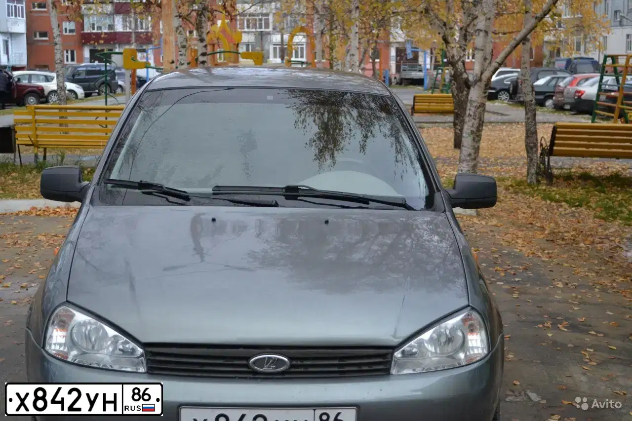 Фото автомобиля LADA 1118 KALINA, 2010 — госномер В126СХ89. Цвет: Темно-серый металлик