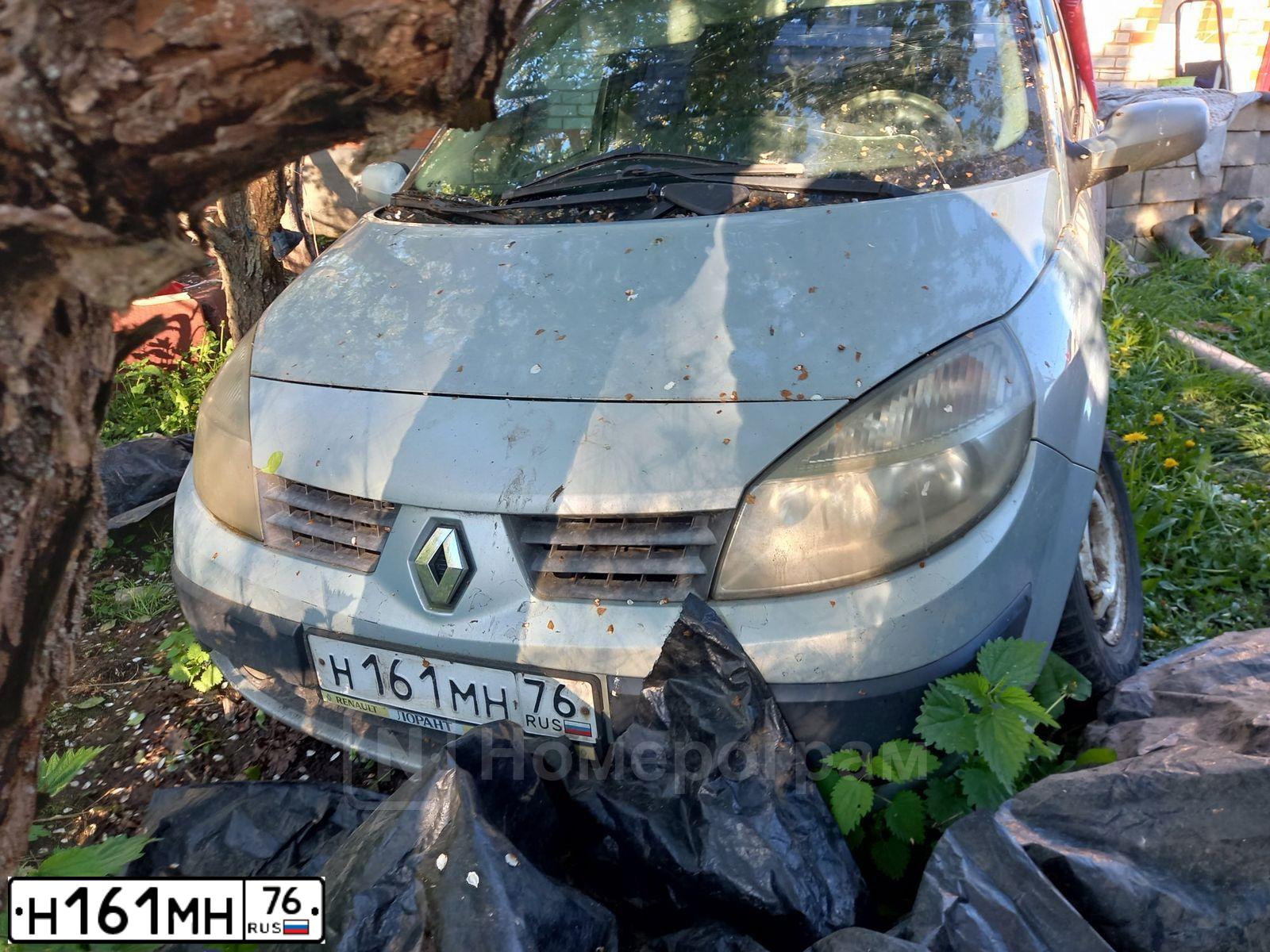 Фото автомобиля RENAULT MEGANE /GRAND/ SCENIC, 2004 — госномер Н161МН76. Цвет: СВЕТЛО-СЕРЫЙ