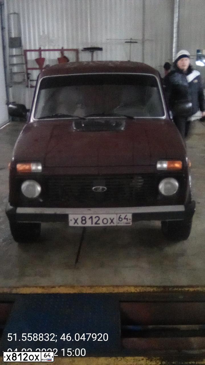 Фото автомобиля LADA 2121 NIVA, 2012 — госномер Х812ОХ64. Цвет: ТЕМНО ВИШНЕВЫЙ