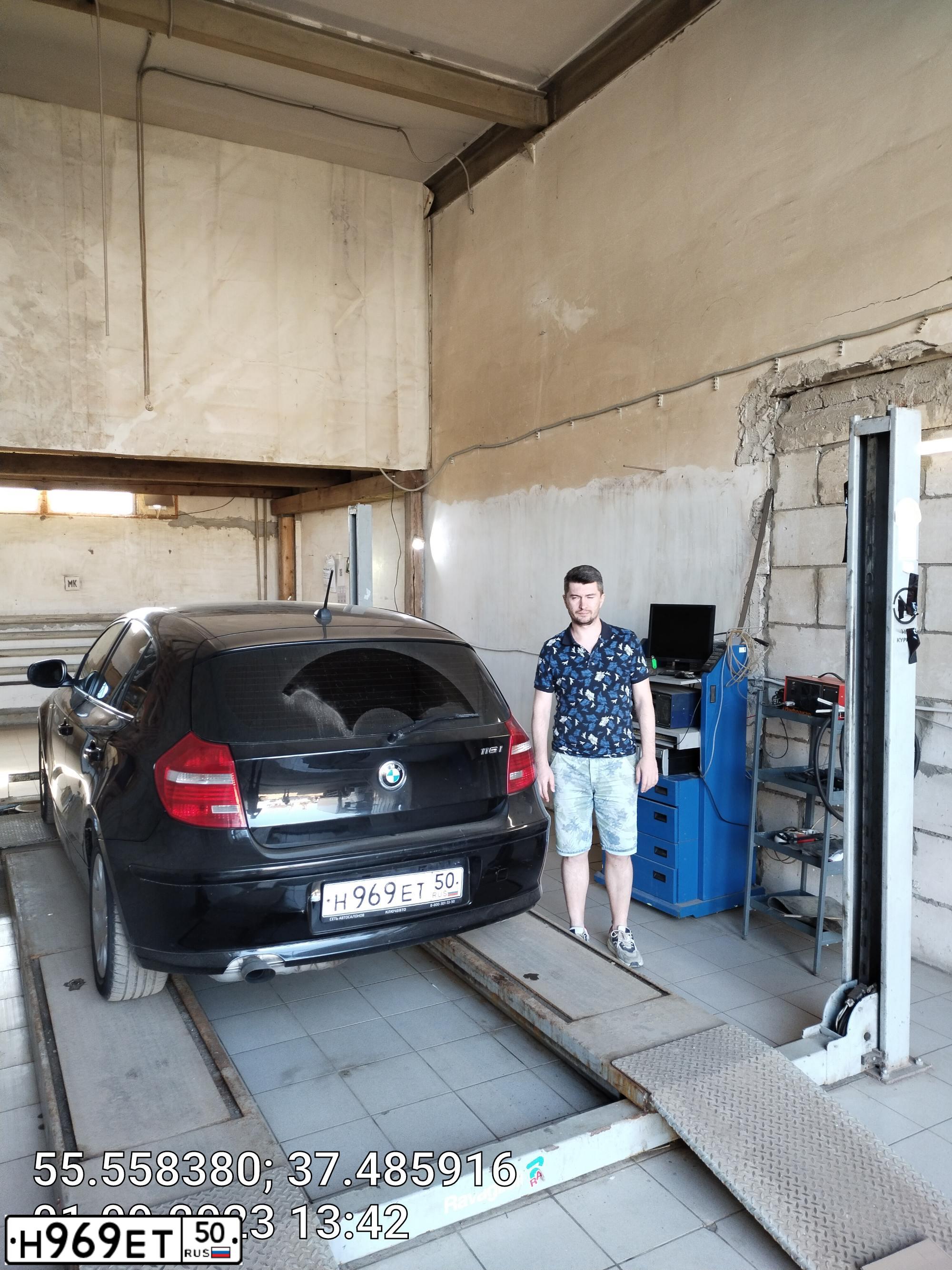 Фото автомобиля BMW SERIE 1, 2010 — госномер Н969ЕТ50. Цвет: ЧЕРНЫЙ
