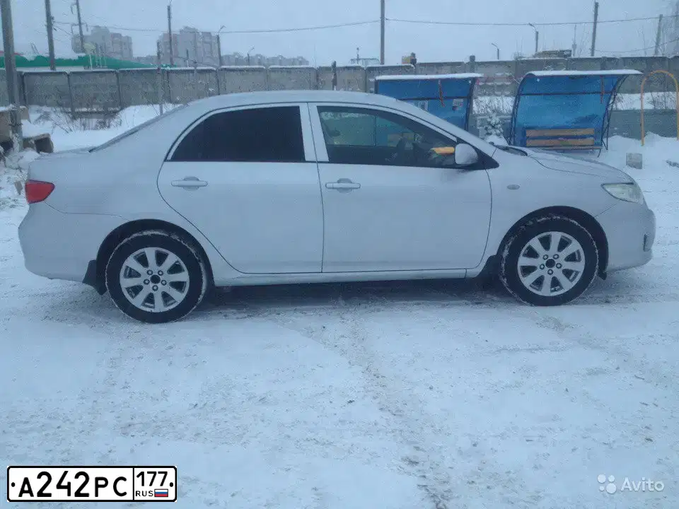 Фото автомобиля TOYOTA COROLLA, 2006 — госномер А242РС177. Цвет: СЕРЕБРИСТЫЙ